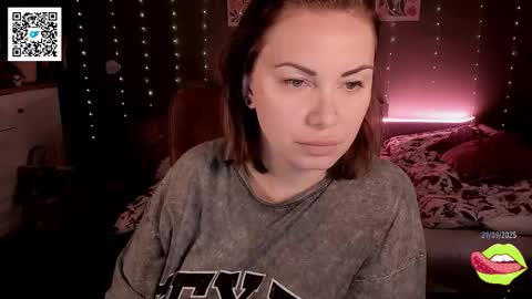 Snapshot of golden_sugar chatting on 09/27/25, 12:21 Shy in the streets but a freak in the sheets online show from 09/27/25, 12:21