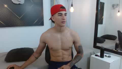 Snapshot of goldendesirex_ chatting on 04/10/26, 07:51 online show from 04/10/26, 07:51