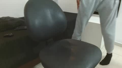 Snapshot of goldendesirex_ chatting on 04/23/26, 05:48 online show from 04/23/26, 05:48