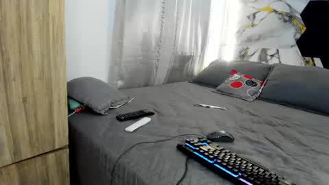 Snapshot of goldendesirexx_ chatting on 06/28/26, 06:47 Golden online show from 06/28/26, 06:47