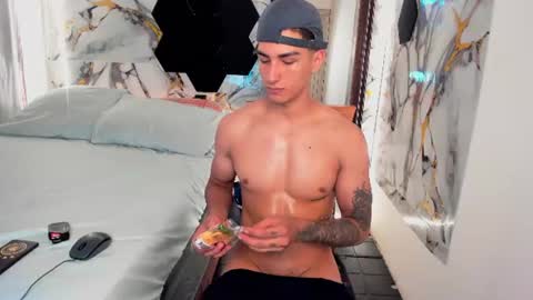 Snapshot of goldendesirexx_ chatting on 07/08/26, 06:45 Golden online show from 07/08/26, 06:45