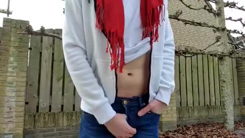 Snapshot of goldenelixxxir chatting on 12/22/25, 12:35 online show from 12/22/25, 12:35