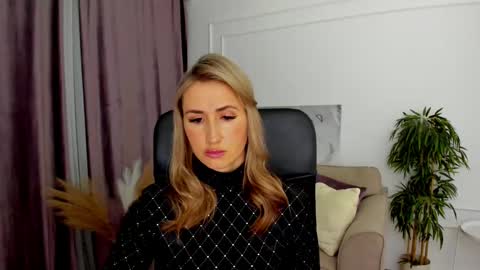 Olivia online show from 02/11/25, 03:50