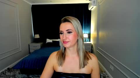 Olivia online show from 09/18/25, 03:41