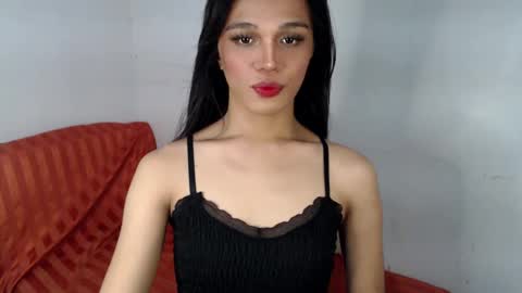 Snapshot of goldenlily69 chatting on 02/04/25, 01:13 Lily is Gold online show from 02/04/25, 01:13