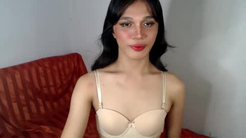 Snapshot of goldenlily69 chatting on 02/12/25, 02:56 Lily is Gold online show from 02/12/25, 02:56