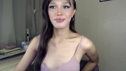 Snapshot of goldenlily69 chatting on 10/24/25, 12:41 Lily is Gold online show from 10/24/25, 12:41