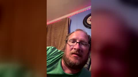 Snapshot of goldenmitch chatting on 04/26/26, 01:31 MeHer online show from 04/26/26, 01:31
