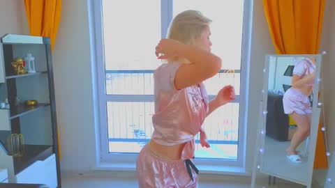 Snapshot of goldensweet_ chatting on 01/09/26, 09:45 Angie online show from 01/09/26, 09:45