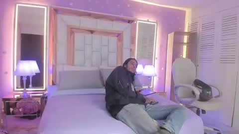 Snapshot of goldentemptation_ chatting on 06/21/26, 02:19 goldentemptation_ online show from 06/21/26, 02:19