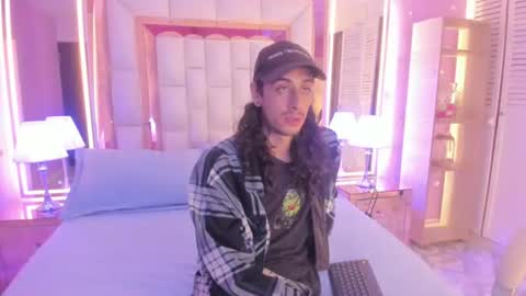 Snapshot of goldentemptation_ chatting on 07/18/26, 07:28 goldentemptation_ online show from 07/18/26, 07:28