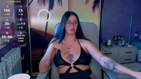 Snapshot of goldenwitchx chatting on 09/24/25, 05:33 Polina online show from 09/24/25, 05:33