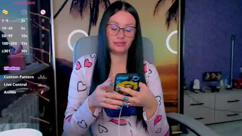 Snapshot of goldenwitchx chatting on 09/30/25, 05:23 Polina online show from 09/30/25, 05:23