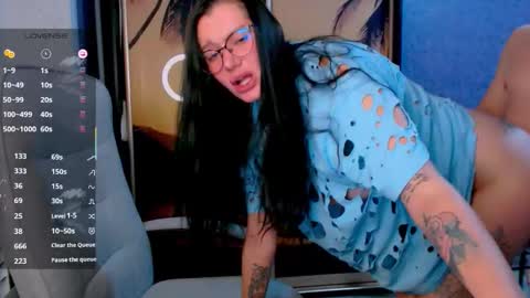 Snapshot of goldenwitchx chatting on 11/28/25, 06:43 Polina online show from 11/28/25, 06:43