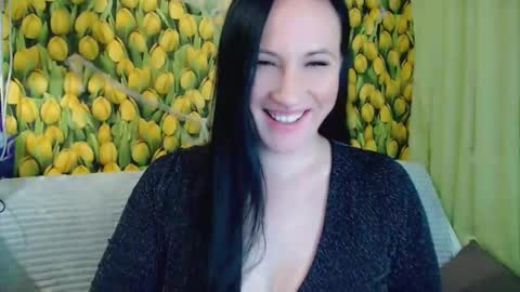 Snapshot of goldmoonn chatting on 11/19/25, 03:23 goldmoonn online show from 11/19/25, 03:23