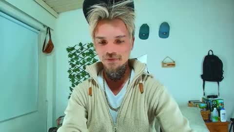 Goldy Loyal93 online show from 02/15/26, 05:48