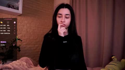 angel online show from 10/26/25, 01:55