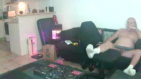 Snapshot of goldyguy011 chatting on 06/08/26, 09:15 goldyguy011 online show from 06/08/26, 09:15