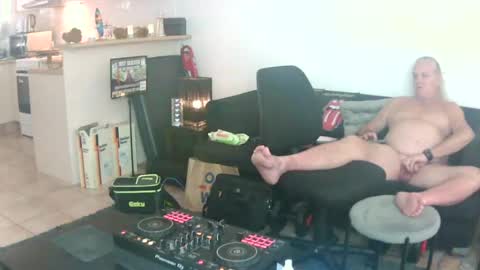Snapshot of goldyguy011 chatting on 06/14/26, 12:19 goldyguy011 online show from 06/14/26, 12:19