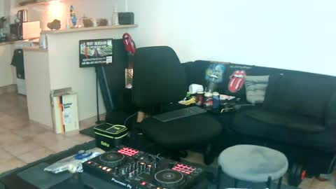 Snapshot of goldyguy011 chatting on 06/15/26, 07:38 goldyguy011 online show from 06/15/26, 07:38