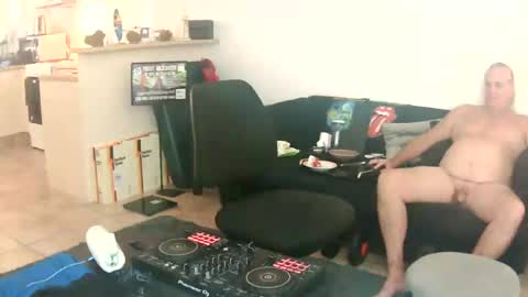 Snapshot of goldyguy011 chatting on 06/18/26, 01:06 goldyguy011 online show from 06/18/26, 01:06