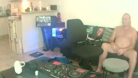 Snapshot of goldyguy011 chatting on 06/22/26, 11:35 goldyguy011 online show from 06/22/26, 11:35