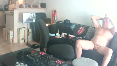 Snapshot of goldyguy011 chatting on 07/18/26, 11:52 goldyguy011 online show from 07/18/26, 11:52