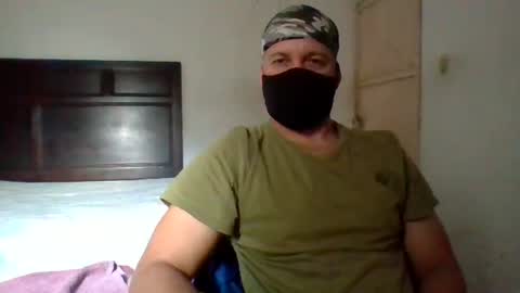 Snapshot of golons17 chatting on 12/13/25, 08:36 golons17 online show from 12/13/25, 08:36