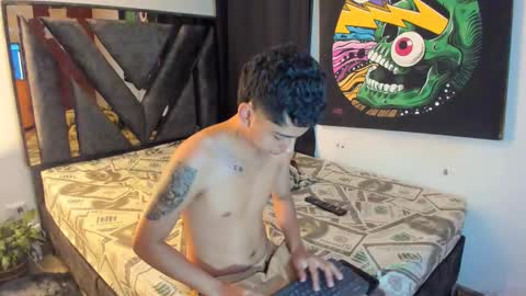 Snapshot of gomez_g_ chatting on 10/10/25, 01:26 Gomez online show from 10/10/25, 01:26