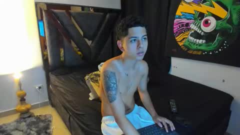 Snapshot of gomez_g_ chatting on 10/22/25, 11:04 Gomez online show from 10/22/25, 11:04