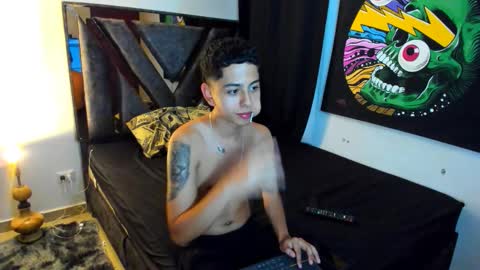 Snapshot of gomez_g_ chatting on 10/28/25, 11:29 Gomez online show from 10/28/25, 11:29