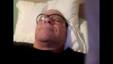 Snapshot of gonadalache chatting on 09/15/25, 12:32 gonadalache online show from 09/15/25, 12:32