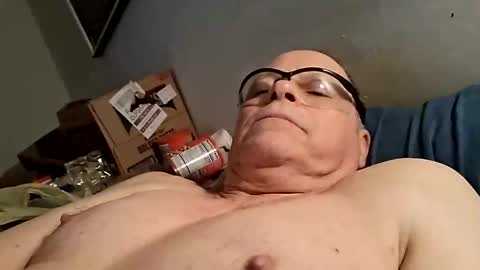 Snapshot of gonadalache chatting on 10/15/25, 12:27 gonadalache online show from 10/15/25, 12:27