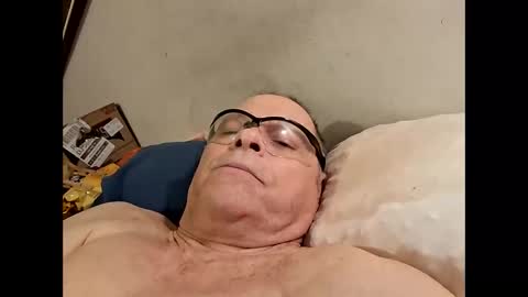 Snapshot of gonadalache chatting on 10/20/25, 04:46 gonadalache online show from 10/20/25, 04:46