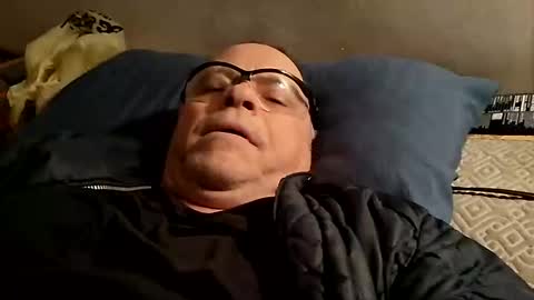 Snapshot of gonadalache chatting on 12/23/25, 02:09 gonadalache online show from 12/23/25, 02:09