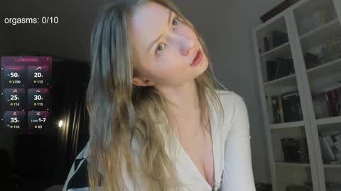 Snapshot of goodg_oddamn chatting on 04/17/26, 12:02 SOPHIE online show from 04/17/26, 12:02