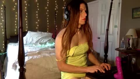 Snapshot of goodglimmer chatting on 09/21/25, 06:53 Avynn T Morgan online show from 09/21/25, 06:53