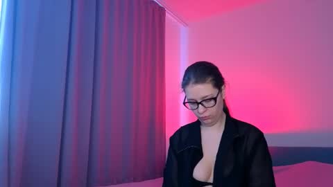 Snapshot of goodlool chatting on 04/08/26, 11:43 goodlool online show from 04/08/26, 11:43