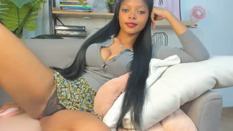 Snapshot of goofyshygirl1 chatting on 06/19/26, 01:10 Dominique online show from 06/19/26, 01:10