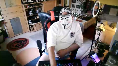 Snapshot of google5001 chatting on 10/22/25, 02:17 google5001 online show from 10/22/25, 02:17