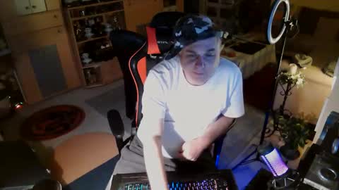 Snapshot of google5001 chatting on 11/16/25, 06:52 google5001 online show from 11/16/25, 06:52