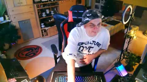 Snapshot of google5001 chatting on 02/16/26, 01:40 google5001 online show from 02/16/26, 01:40