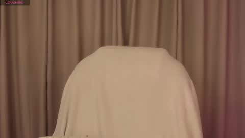 Snapshot of gorgeous_brunette chatting on 02/28/25, 08:53 Rose online show from 02/28/25, 08:53