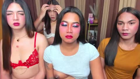 Snapshot of gorgeous_dark_luna chatting on 04/22/26, 07:11 RIANA online show from 04/22/26, 07:11