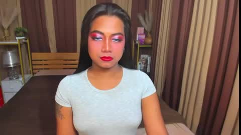 Snapshot of gorgeous_dark_luna chatting on 04/27/26, 06:00 RIANA online show from 04/27/26, 06:00