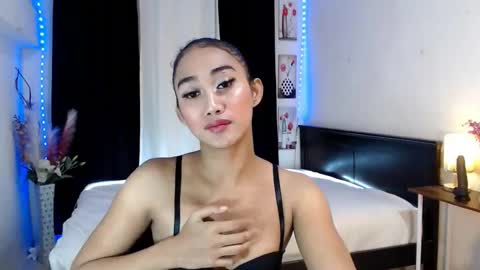gorgeous_nicole online show from 02/12/25, 10:37
