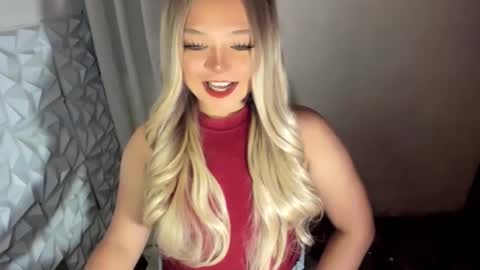 Snapshot of gorgeousamandarose chatting on 05/22/26, 04:56 Amanda rose online show from 05/22/26, 04:56