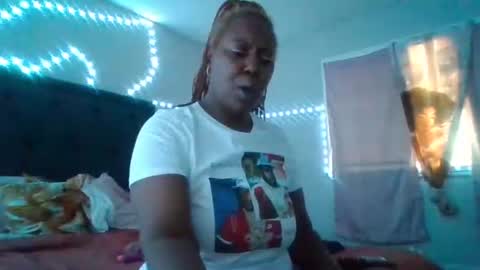 Snapshot of gotcake713 chatting on 09/26/25, 07:29 Sue Goddess online show from 09/26/25, 07:29