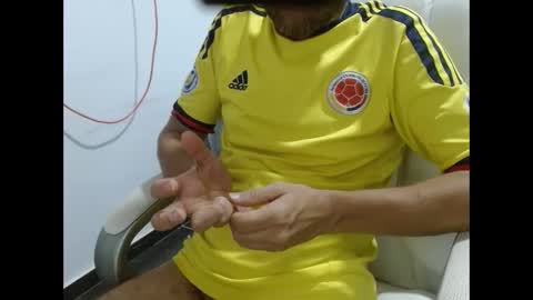 Snapshot of goten7 chatting on 10/14/25, 07:25 Andres online show from 10/14/25, 07:25