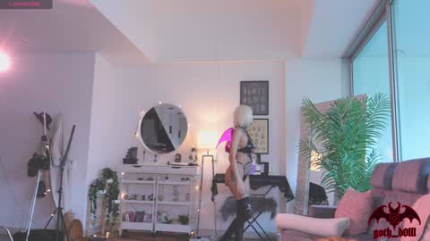 Snapshot of goth_dolll chatting on 10/29/25, 09:16 sophie Special celebration a the beach 300k followers 3011 and 0112 online show from 10/29/25, 09:16